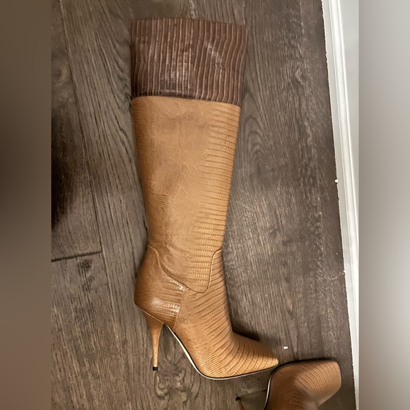 Brand new never worn with dust bag Burberry boots - Picture 3 of 9